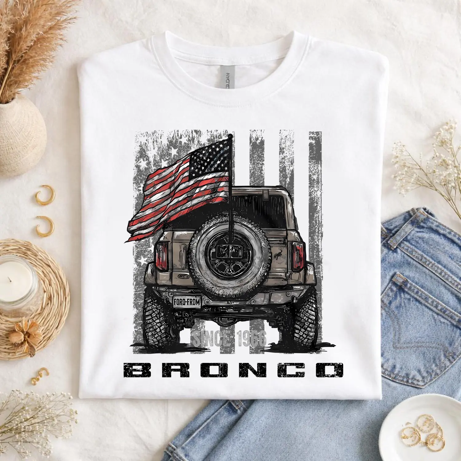 Ford Bronco Emblem Freedom American T-shirt Sweatshirt.