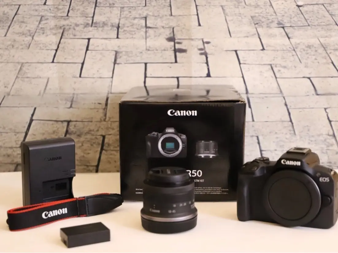 EOS R50 4K Video Mirrorless Camera with RF-S 18-45mm f/4.5-6.3 IS STM Lens