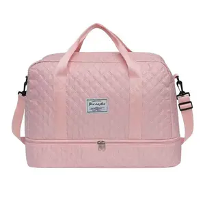 Unisex solid-color quilted travel bag. Durable, large-capacity and casual, can be used as a crossbody bag. Trendy carry-on weekender bag perfect for travel, gym, outings and daily personal use.