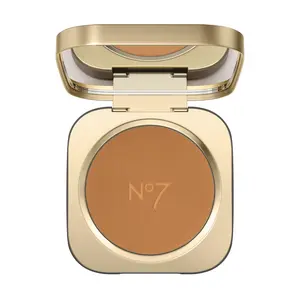 No7 Pro Artist Soft Glow Bronzer Powder - Lightweight, Buildable Matte Bronzer for Natural, Sun-Kissed Warmth - Silky, Sculpting Powder for Shine-Free Finish - Light Glow (9g)