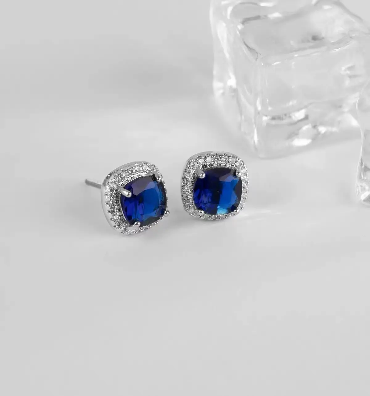 E092 Sparkling Cubic Zirconia Stud Earrings Waterproof Anti Tarnish Streetwear Ear Jewelry