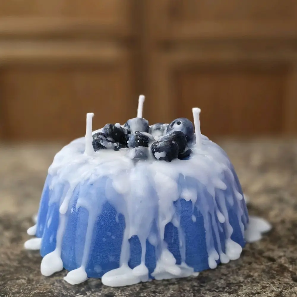 Bluberry 3-wick Mini Bundt Cake Candle with Blueberry Accents for Unique Aroma