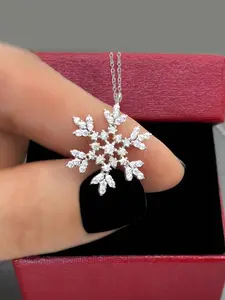 Snowflake Design Pendant Necklace for Women, Elegant Rhinestone Decor Necklace for Party, Daily Clothing Decor, Trendy All-match & Exquisite Jewelry for Gift