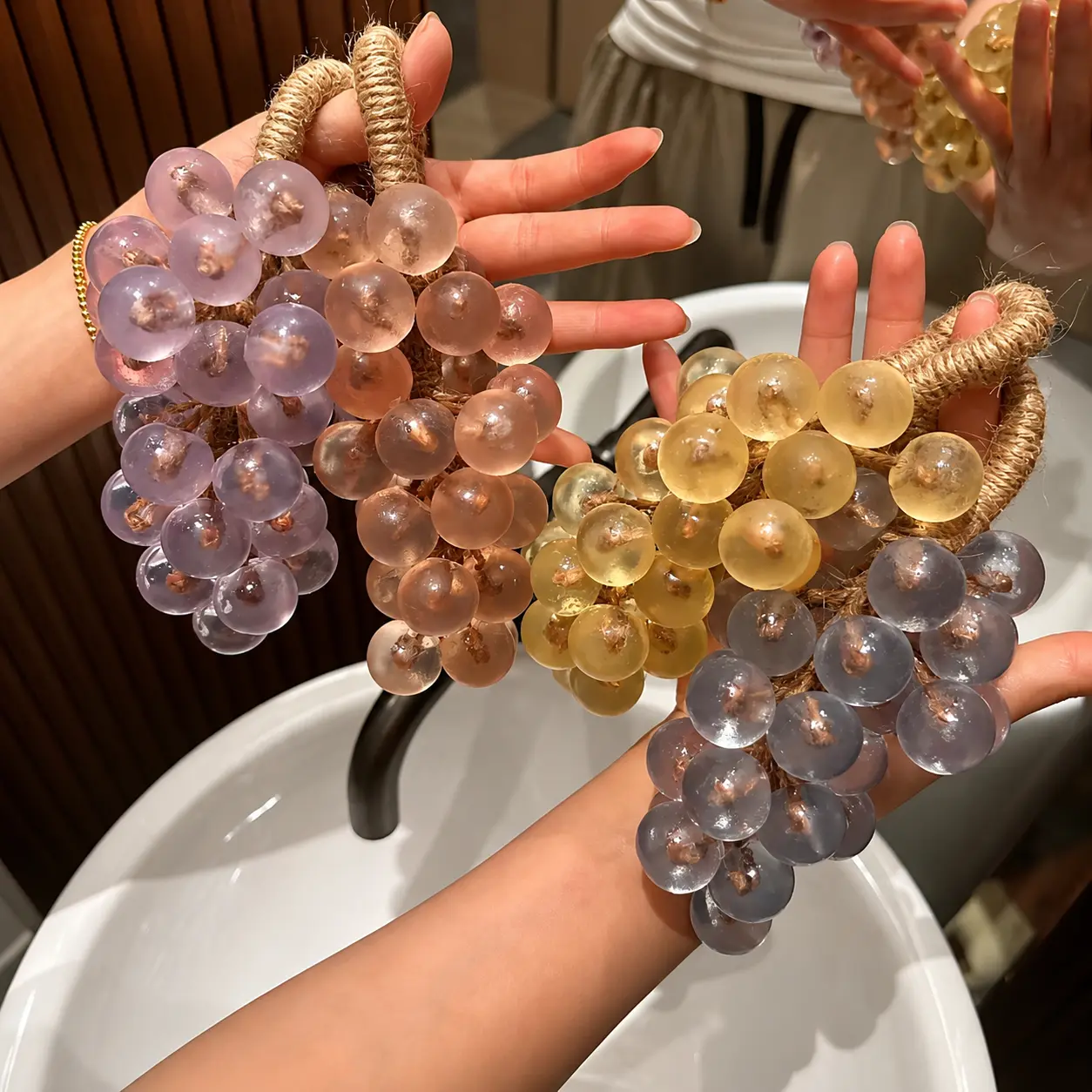Handmade Grape Soap on a Rope - Christmas Decorative DIY Soap, Natural Gentle, Moisturizing Cleansing, Long-Lasting Fresh Scent, Ideal for Home & Bathroom Decor, Aesthetic Creative Birthday Gift for Mom
