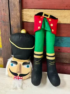 33 Inch Traditional Nutcracker Wreath Attachment