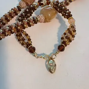 Collar con ilde de oya