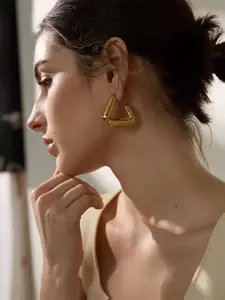 TATUM TRIANGLE EARRINGS IN GOLD (WATERPROOF & 18K GOLD PLATED)