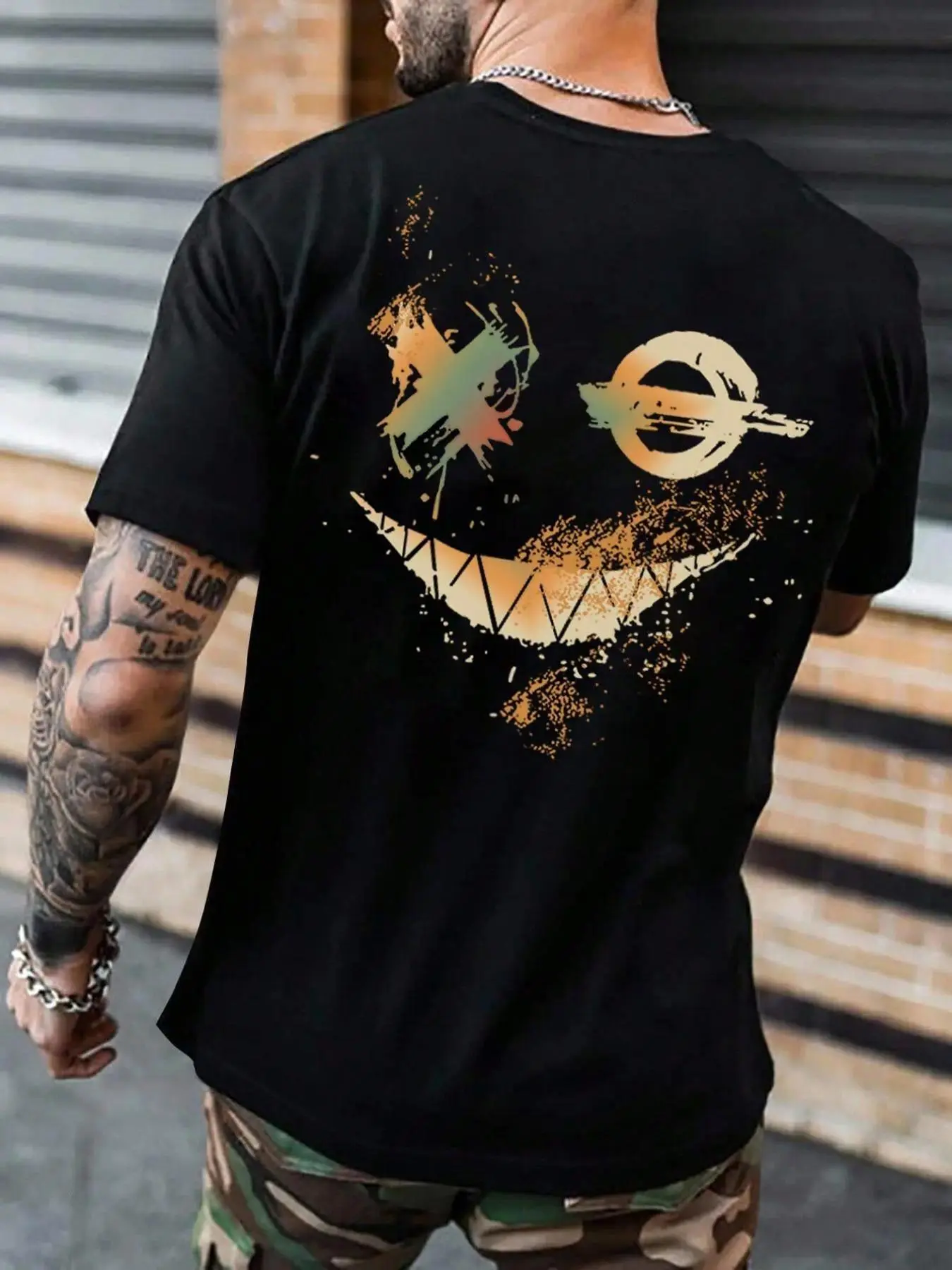 Grunge Smiley Face Graphic T-Shirt, Splatter Paint Print Tee, Oversized Crew Neck Shirt, Edgy Casual Short Sleeve Top, Trendy Streetwear Aesthetic Cotton Tee for Punk Fans, Grunge Style Lovers and Urban Street Enthusiasts