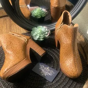 BROWN LEATHER BOOTIE WOMAN