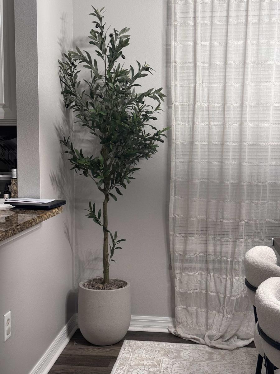 Item: 6FT 863 Leaves 36 Fruits