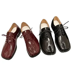 2026 New Tabi Toe-Split Shoes, Unisex Thick Sole Leather Shoes, One-Step-On Lazy Pig's Foot Shoes, Loafer Toe-Split Shoes, Gothic Style Shoes. Suitable for street fashion and daily couple wear, party outfits