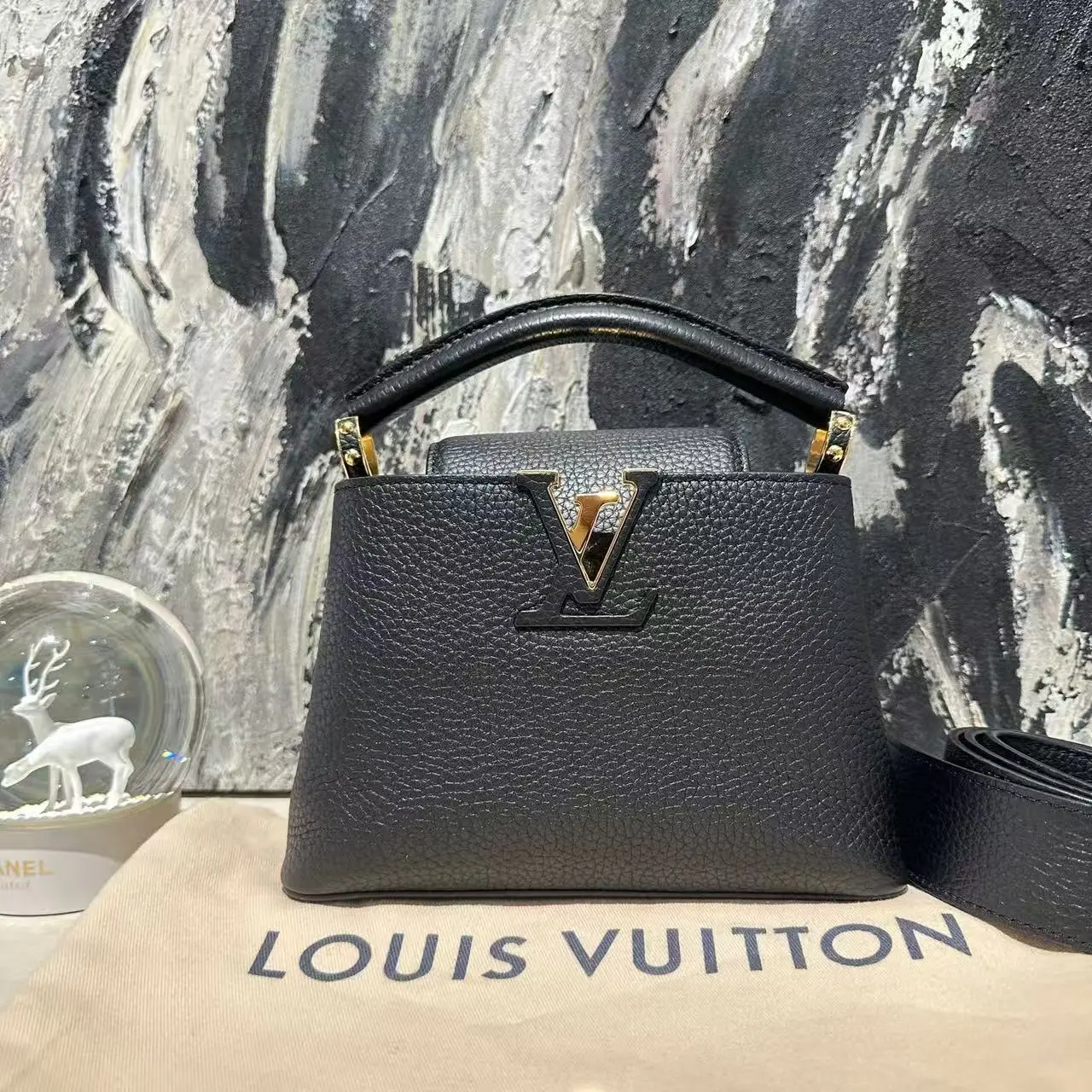 Pre-owned Louis Vuitton Capucines Mini Taurillon Leather Bag – Black with Gold Hardware, RFID Chip, Crossbody Shoulder Bag