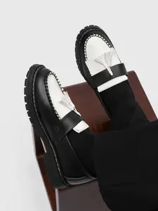 Men's Black & White Color-Block Tassel Loafers | Preppy Casual Style | Glossy Leather Upper + Chunky Non-Slip Sole + Tassel Detail | Ideal for Commute / Campus / Dates, Easy Slip-On Design, Walking Shoes, Casual Work Shoes
