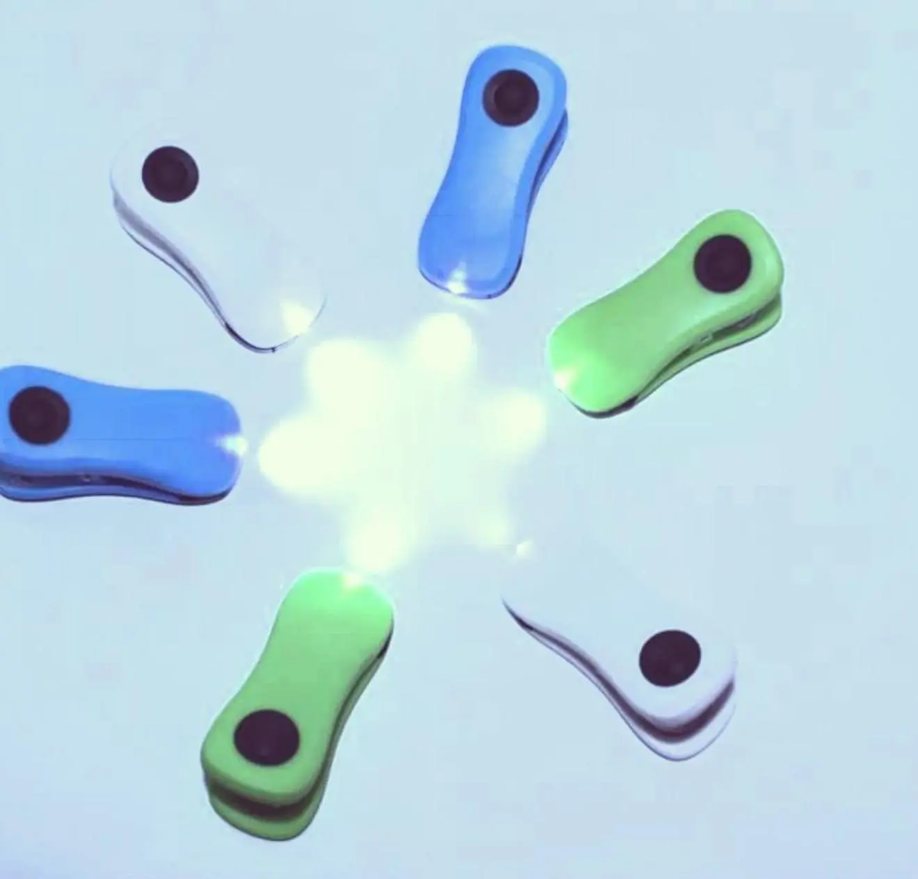 LED Bag Clip with Integrated LED Light Durable Versatile Attachment for Enhanced Bag Functionality