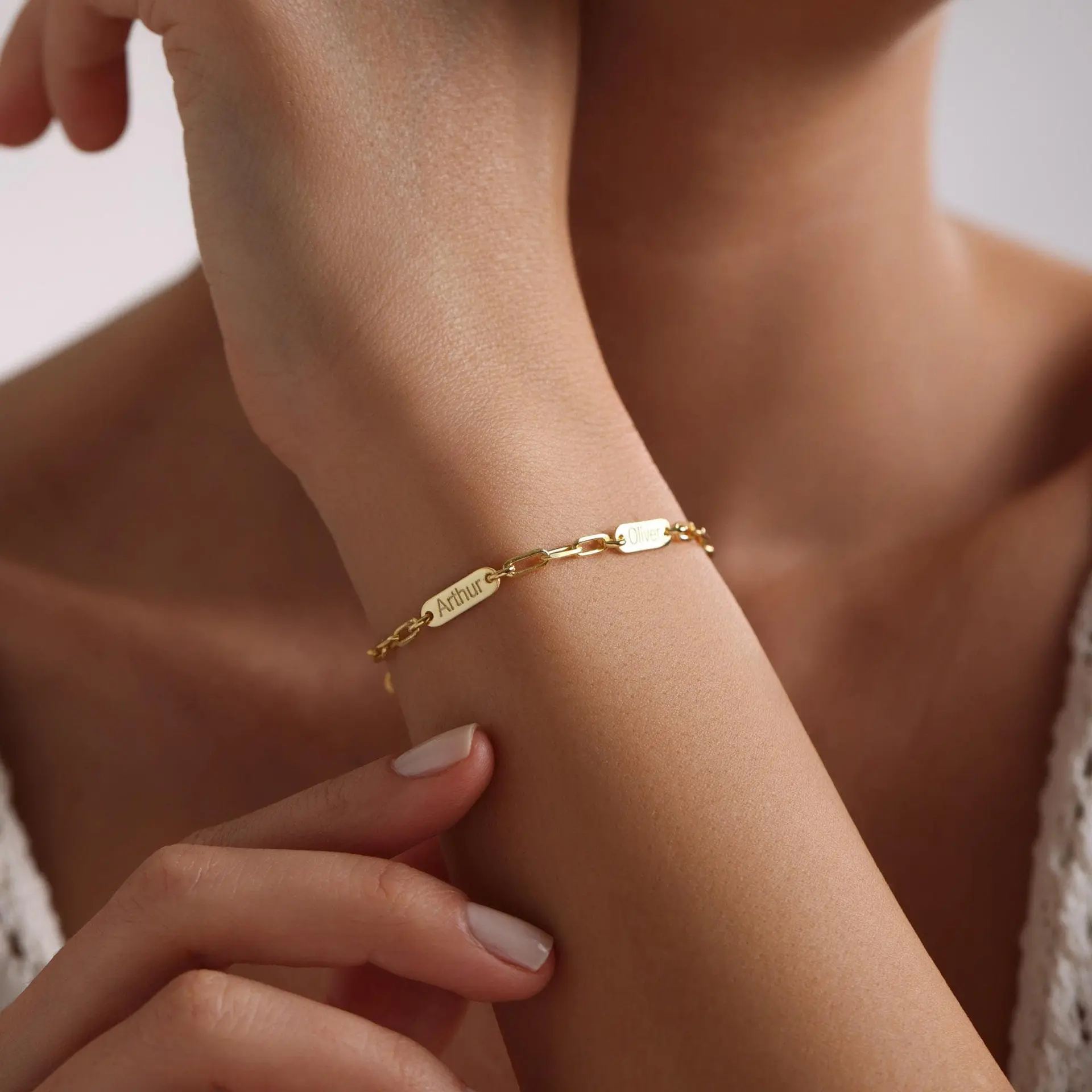 Rexviao Classic Personalized Nameplate Bracelet for Women | Petite & Minimalist | Ideal for Everyday Wear and Family Gatherings | Length: 6.3 + 2 inches