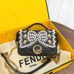 Pre-owned FENDI Leather Shoulder Bags 7.8'' R14359 Shoulder Bag C6845862531 0322 T1 Chloe
