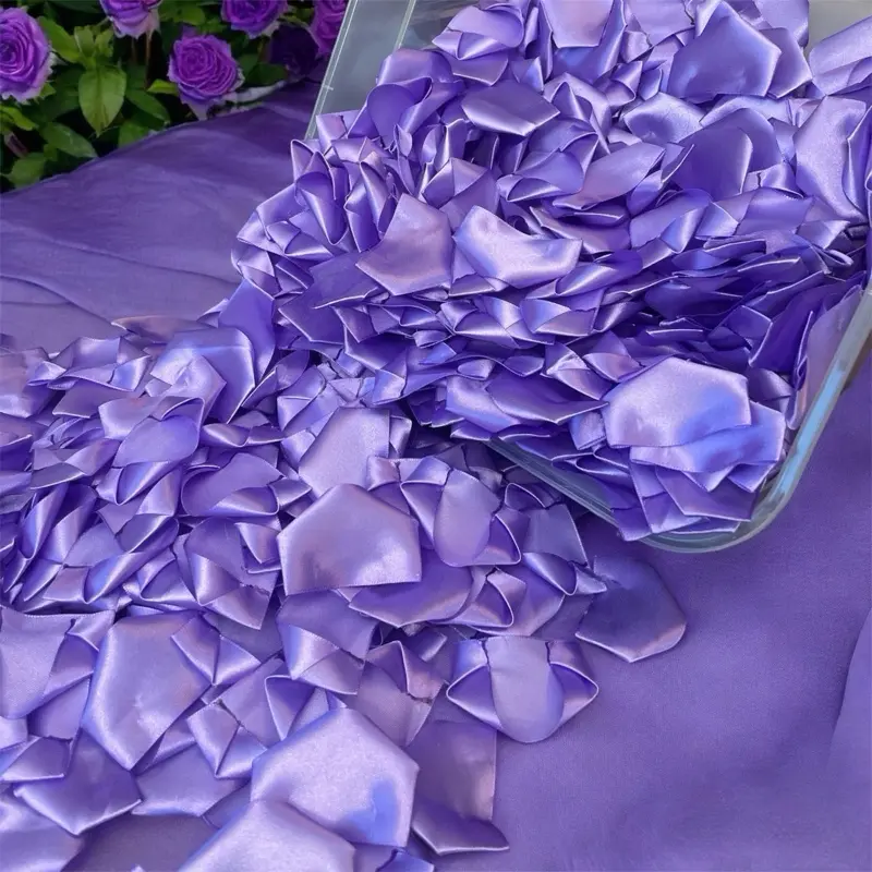500 Premade Ribbon Rose Petals for Making Eternal Bouquets / petalos de liston para flores eternas 500 Pack Pre-fabricated ribbon Rose petals to make Eternal Roses Pétalos de listón satinado