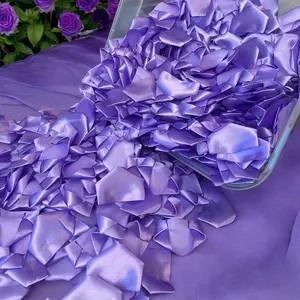 500 Premade Ribbon Rose Petals for Making Eternal Bouquets / petalos de liston para flores eternas 500 Pack Pre-fabricated ribbon Rose petals to make Eternal Roses Pétalos de listón satinado