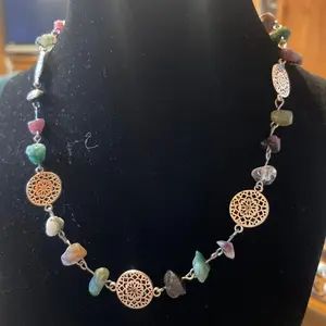The Ellie necklace featuring India agate