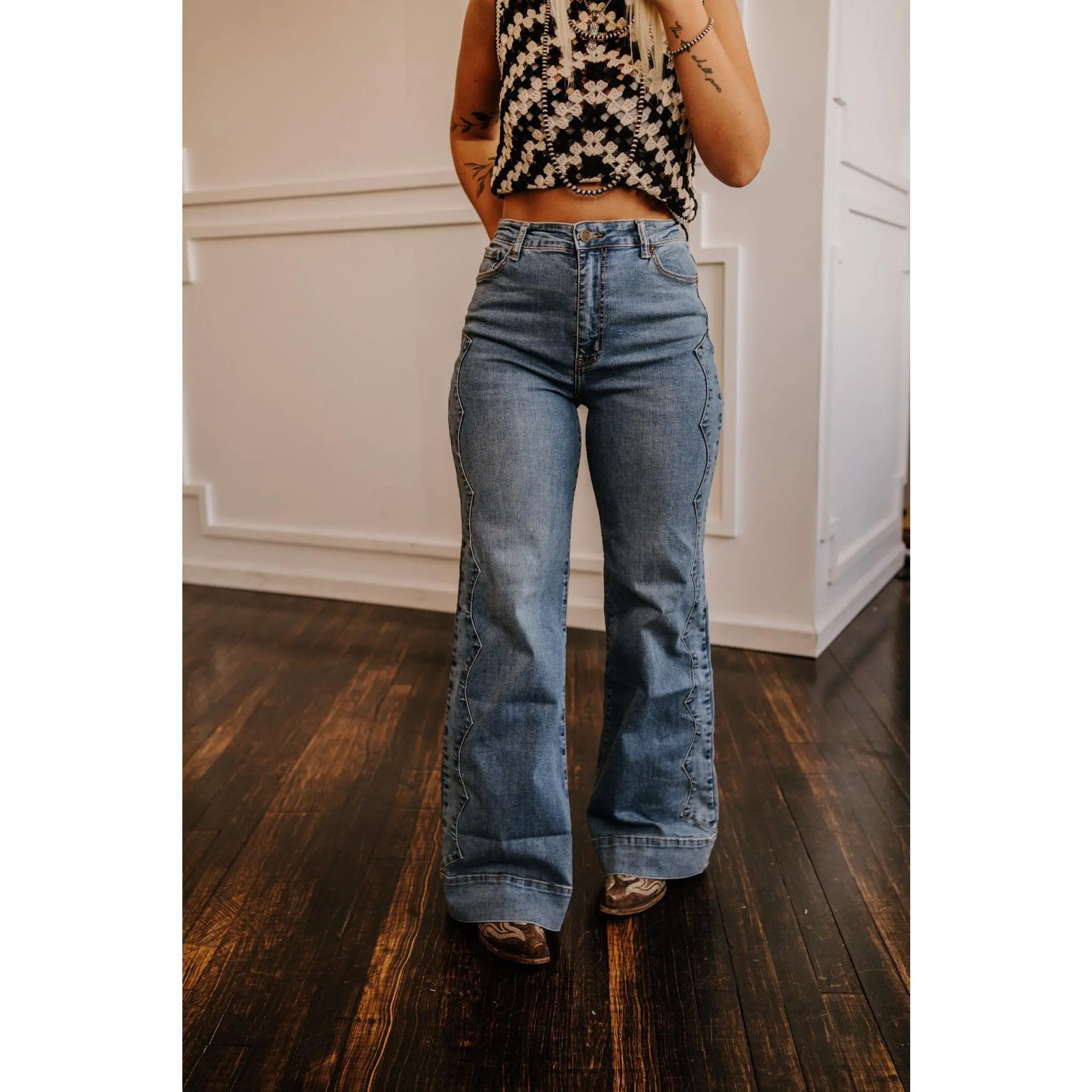Women's High Waisted Wide Leg Jeans - Stretch Cotton Spandex Denim, Fitted Hip Bottom, Side Yoke Stitch Detail, Classic 5-Pocket Style, Zipper Closure, Pants, Multi-Size