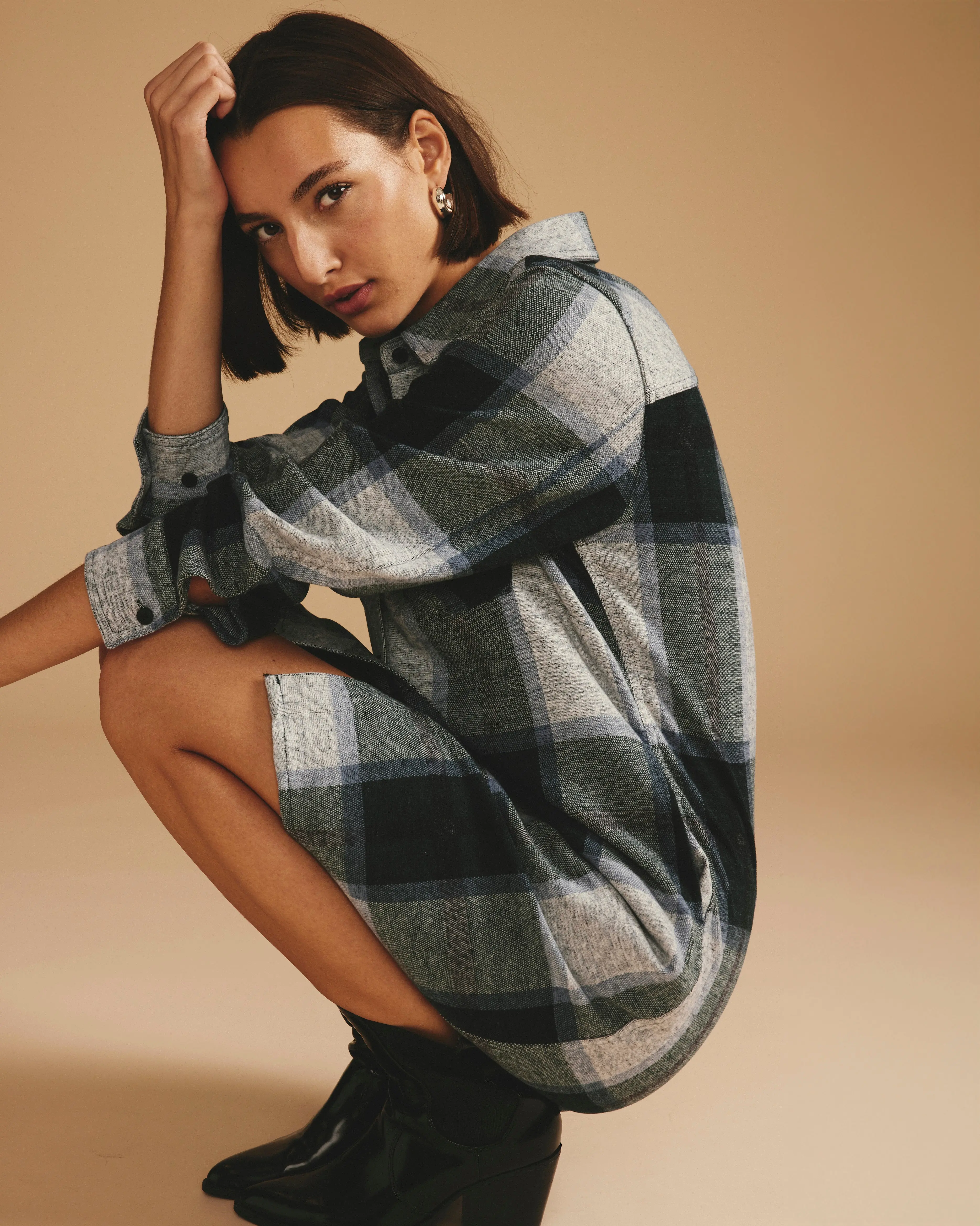 Women's Flannel Shirt Dress - Collared Neck, Long Cuffed Sleeves, Button-Front Placket, Cozy Fuzzy Texture Stretch Fabric, Hip Pockets, Mate Green Checkered Print, Casual Wear