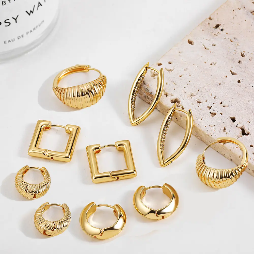 Rectangular Hollow Heart-Shaped Chunky U-Shaped Ear Cuff, Elegant and Sophisticated Earrings, Irregular Geometric Ear Accessories for Women
