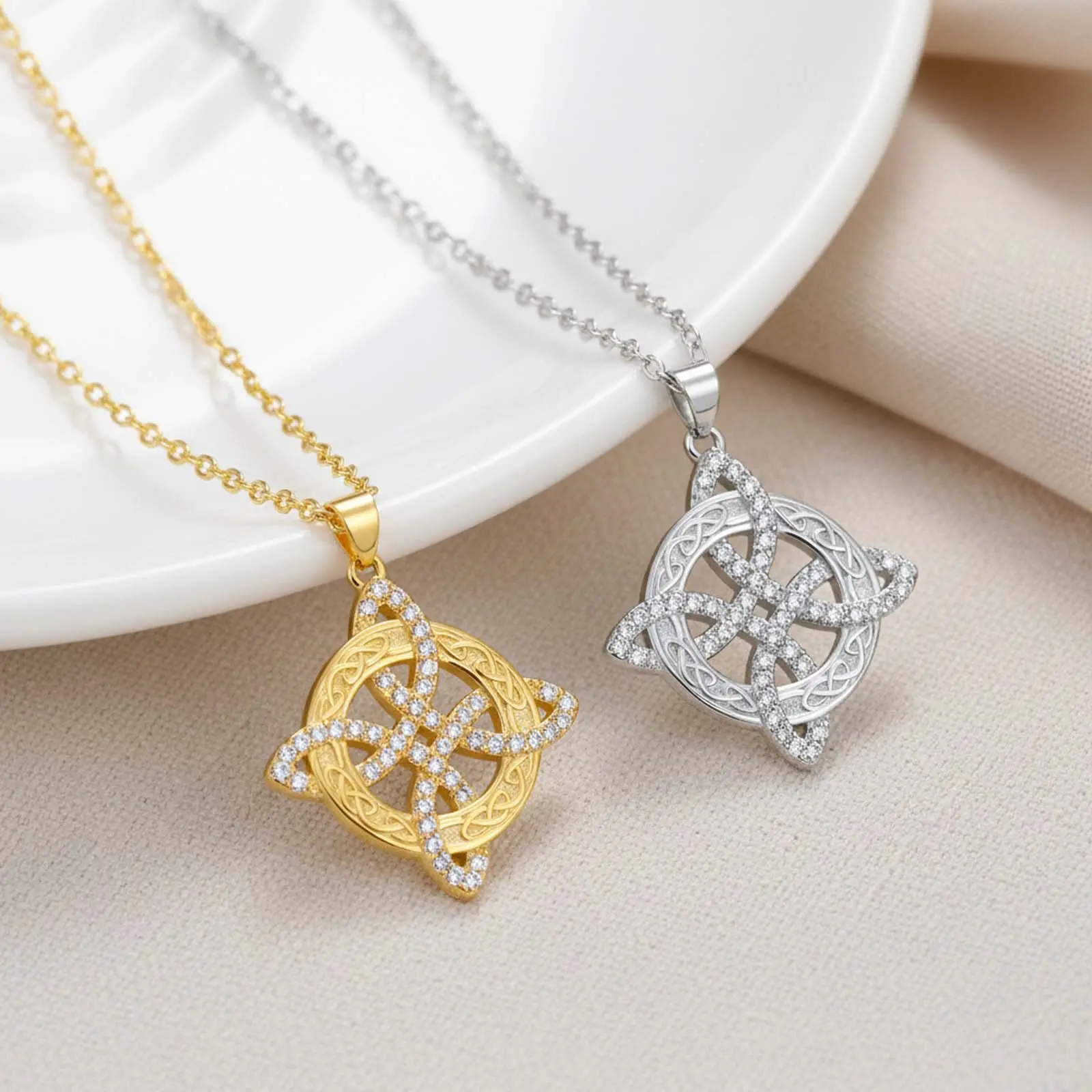 Women's Fashionable Exquisite Casual Witch Celtic Knot Necklace - Goddess Hecate Symbol, Witchcraft Aesthetic, Adjustable Length Amulet, Spiritual Jewelry for Women, Anniversary Gift Costume Accessory, Meaningful Gifts, Divine Feminine, Geometric
