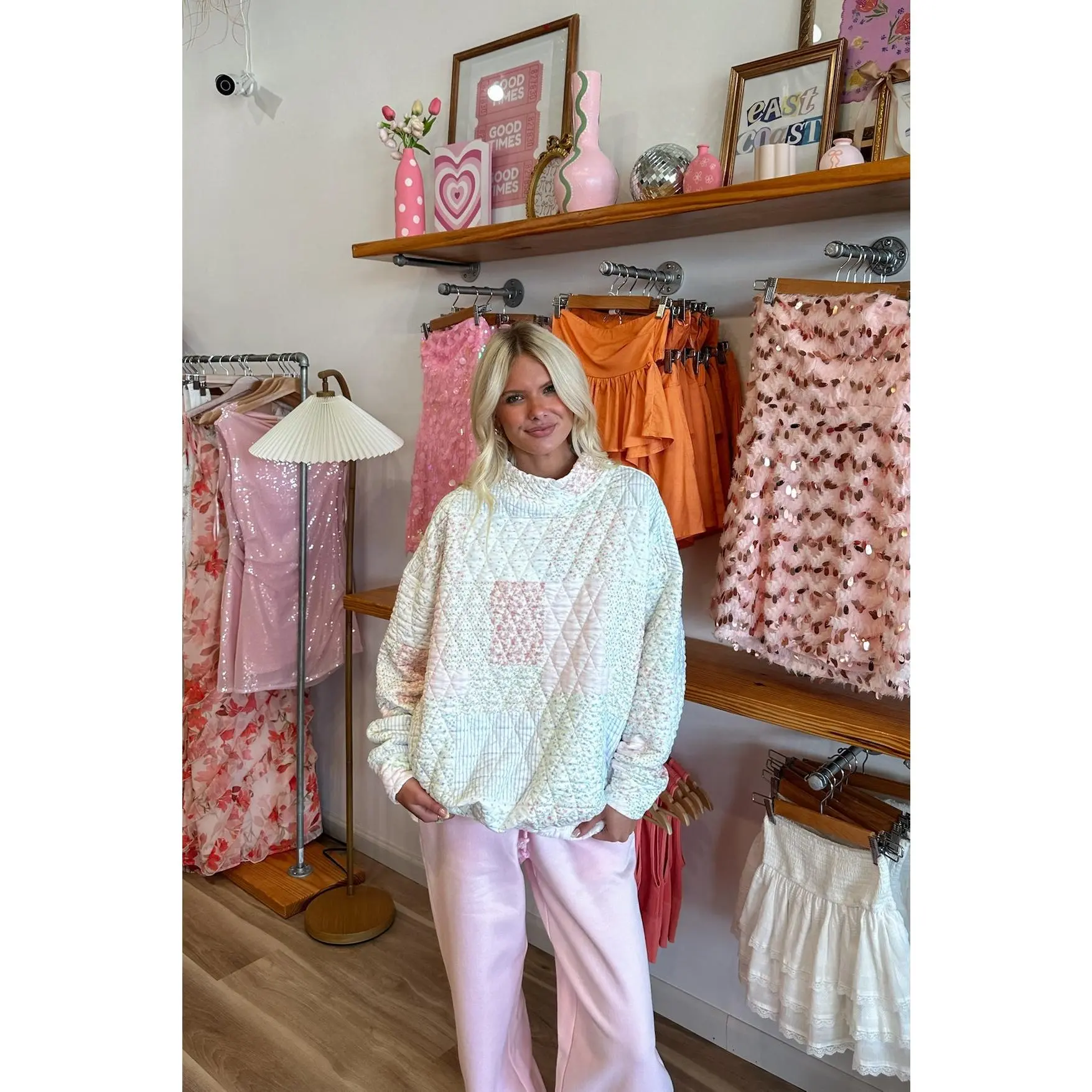 Women's Quilted Floral Sweatshirt, Casual Oversized Pullover Top with Long Sleeves and a Mock Neck, Loose-Fitting, Oversized Floral Women's Pullover Sweatshirts, Pull On
