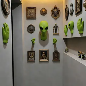 Alien Wall Decor Hanging Piece, 3D Alien Sculpture Head and Hand Small Statue, Durable Material, Sci-Fi Decoration, Party Theme