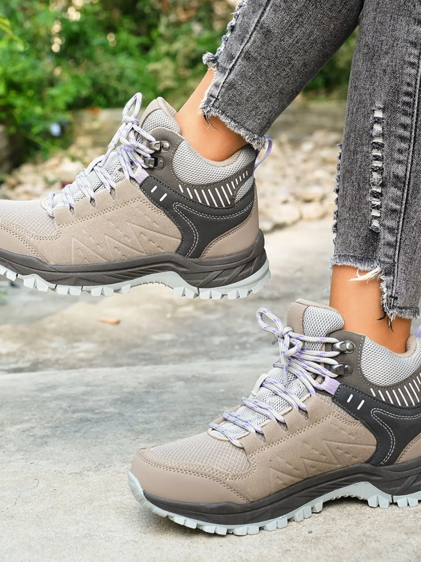 Sturdy Mid-Height Hiking Shoes with Secure Laces, Perfect for Daily Wear and Outdoor Exploration, All-Terrain Footwear