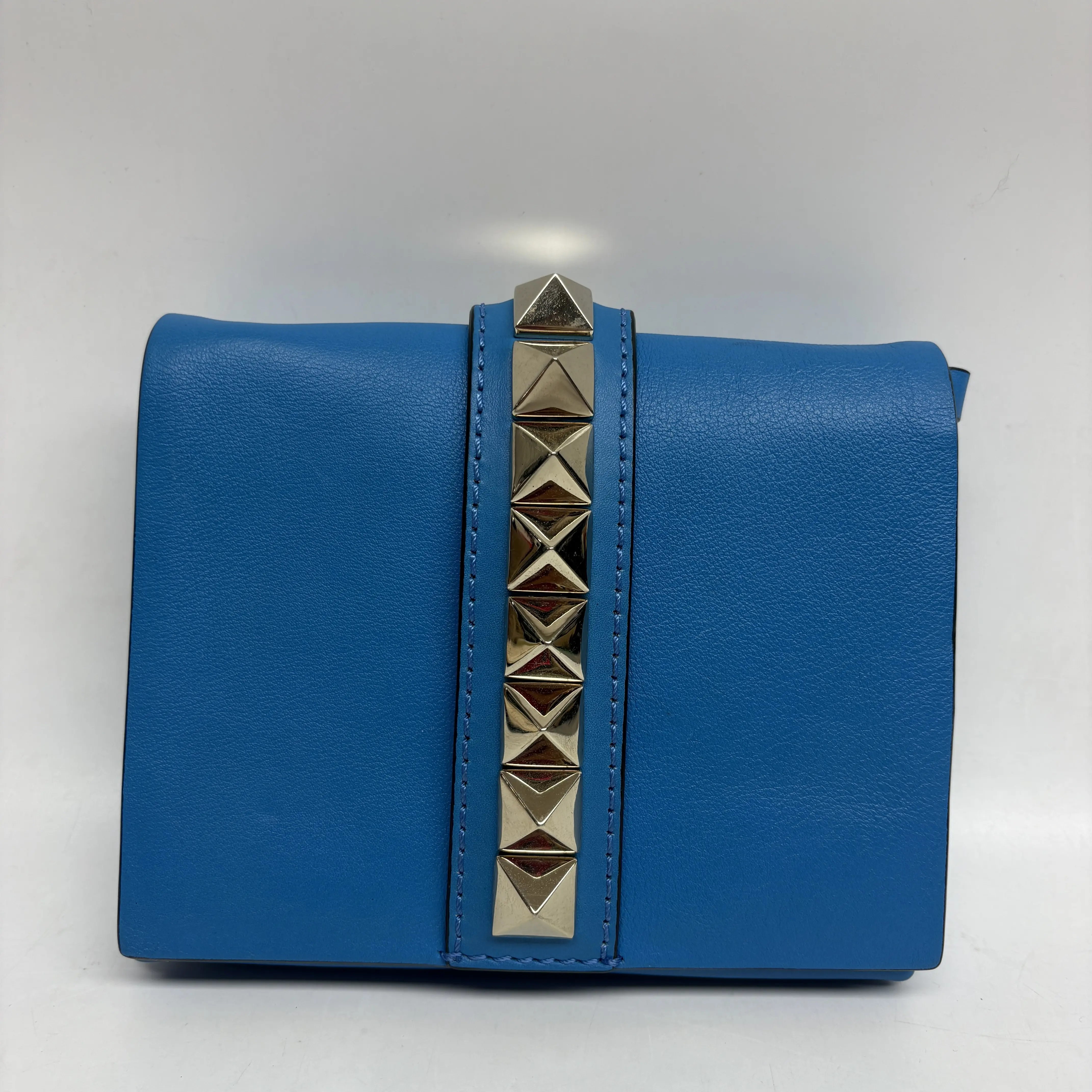 Pre-owned Calfskin Crossbody Bags Valentino Blue Leather Medium Flap Bag