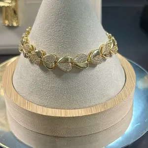 Luxury Crystal Petal Bracelet – 14K Gold Laminated 7.5”