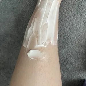 Flamingo Body Hair Removal Cream - Gentle Formula - 200ml - Iris & Suede Scented - Safe Up to 7 Days - Includes Spatula for Touch-Free Application