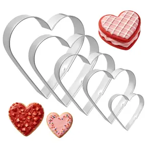 5-piece Heart-shaped Biscuit Cutter Set, an exclusive cookie mold for Valentine's Day. Ideal for home baking and dessert shops, it allows you to easily DIY chocolate cookies, cakes, sandwiches and other snacks. Perfect for baking decorations on birthdays