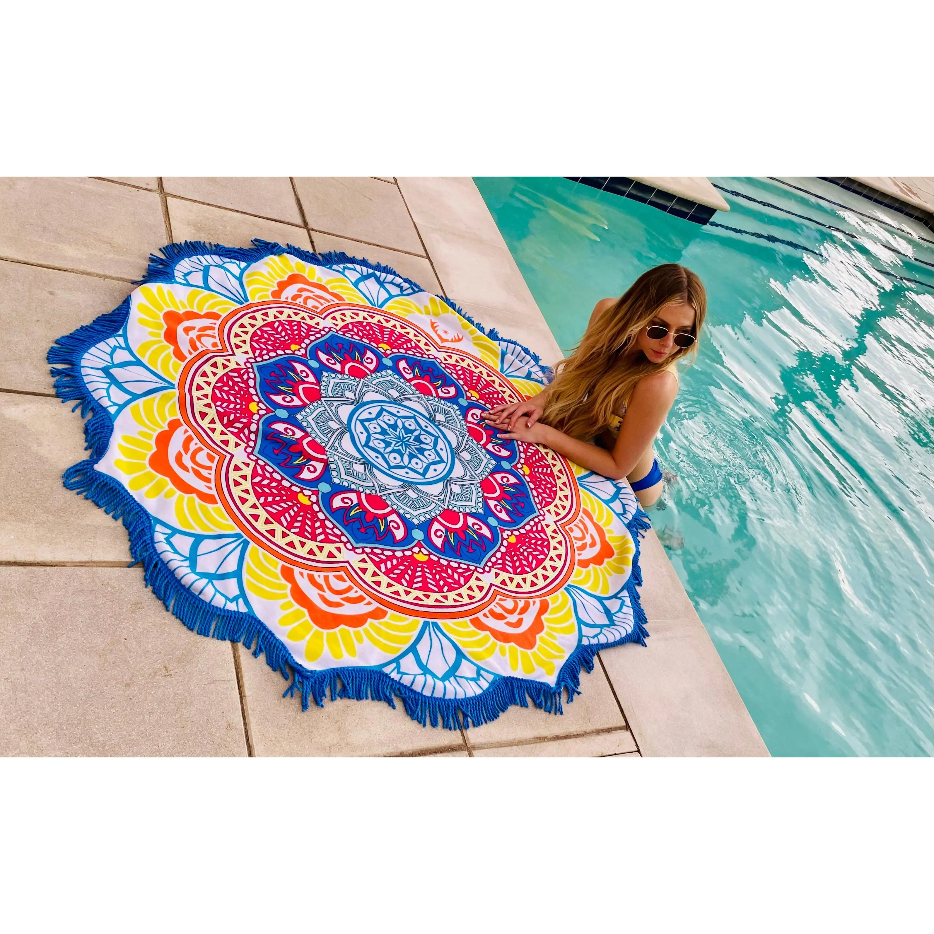 ROUND TOWEL