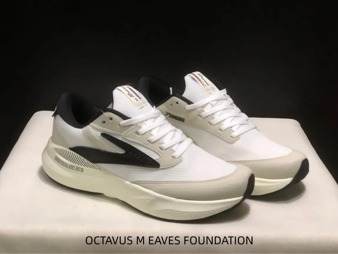 These clean white sneakers with black accents are perfect for pairing with casual shorts on warm days, offering comfort and style for walking,or light outdoor hangs without sacrificing support.