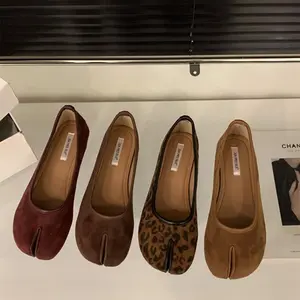 Women's flat tabi split-toe shoes , vintage suede leopard print, soft and comfortable casual shoes, multiple colors available, suitable for outdoor wear