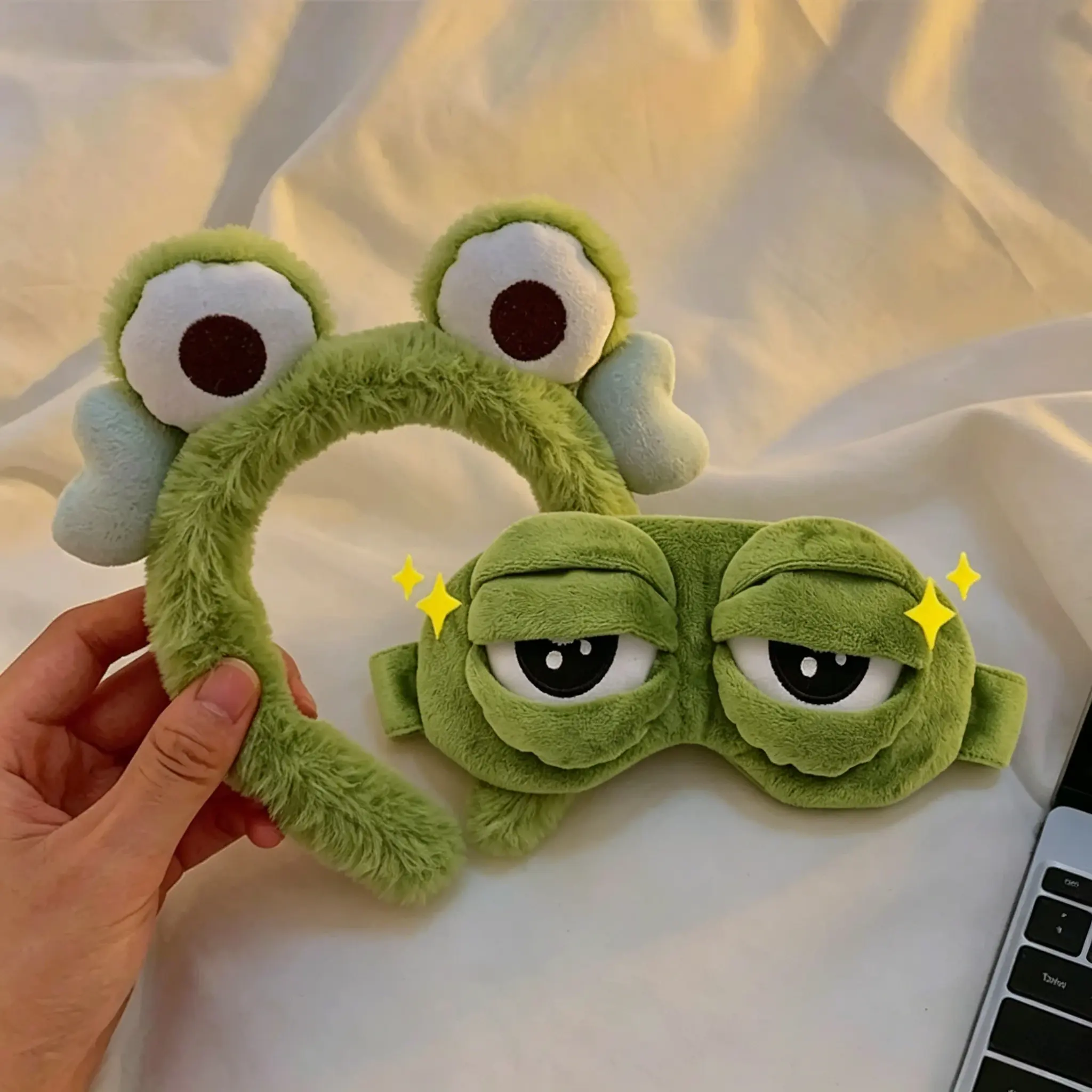 Women's 3D Frog Sleeping Mask & Spa Headband Set - 100% Blackout, Ultra-Soft Plush Eye Cover with Elastic Band, 1 Size Fits All, Vibrant Frog Green Fashion Accessory Gift for Women, Bestie, Bridesmaids for Travel, Napping, One Size Fits All