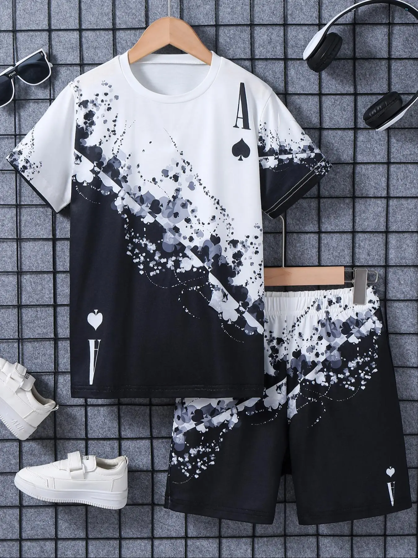 Boy's All Over Print Playing Card Print Short Sleeve Two-piece Set, Casual Round Neck T-shirt & Shorts for Spring, Kid's Clothes for Daily Wear