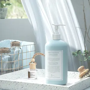 Car Air Freshener Perfume Bottle Empty Refillable Car Perfume Bottle Car Hanging Diffuser Bottle Pendant Essential Diffuser Oil Fragrance Aromatherapy Empty Bottle Decor (Assorted Style)