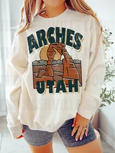 Arches Utah Sweatshirt, Comfort Colors Sweatshirt, National Park Sweatshirt, Unisex Lightweight Sweatshirt, Comfort Colors 1466