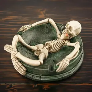 Creative Skull Resin Ashtray Home Desktop Decoration Ornament Halloween Craft Gift, Unique Tabletop Accessory for Spooky Gothic Decor