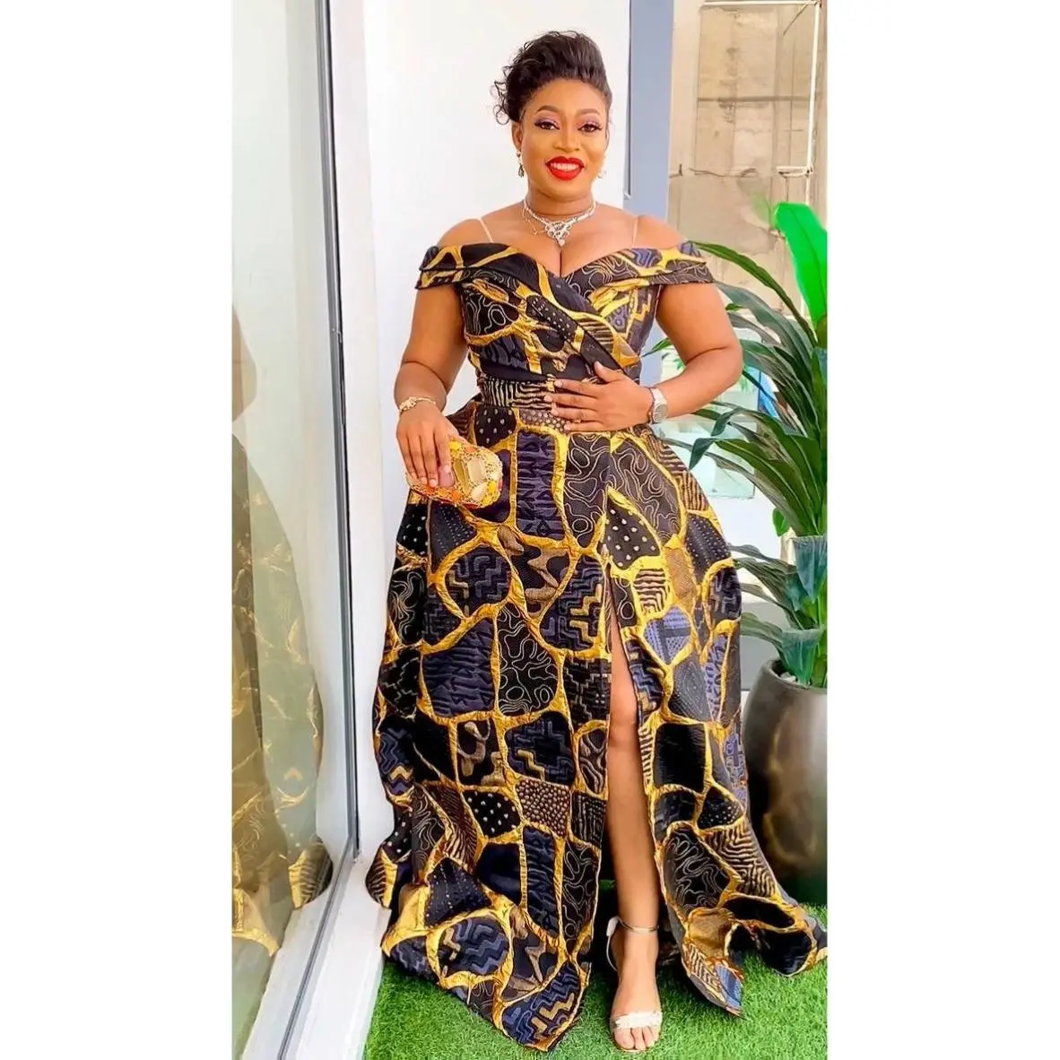 Dramatic Black Off-The-Shoulder Brocade Maxi Dress with Slit for Mother of The Bride Wedding Guest Cocktail A-Line Gown