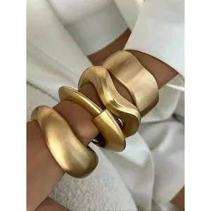Modern women’s punk-style irregular wavy cuff bangle bracelet—fashion jewelry for parties, weddings, and everyday wear; trendy, versatile, and exquisite; ideal as a birthday gift; cufflinks.