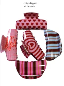 Adorable Heart Design Hair Clip, Cute Series Accessory for All Seasons, Random Color Selection, Perfect for Girls' Hairstyles