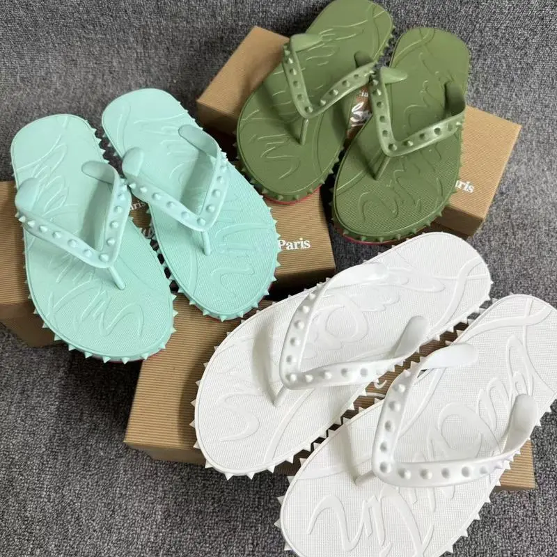 Red studded flip over slippers, men's and women's casual lightweight slippers, summer British fashionable beach flat slippers Outdoor sports studded decorative sandals suede sandals