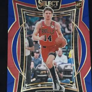 BASKETBALL - 2024-25 Panini Select - Matas Buzelis (RC) Blue Prizm #70 - Chicago Bulls sports  cards