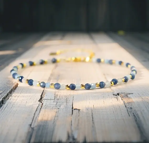 Women's Minimalist Natural Crystal Bracelet - Natural Dainty Blue Sapphire, Aquamarine Tiny Beads, Silver-Plated Chain, Chakra Healing Gemstone Beautiful Bracelets Gift