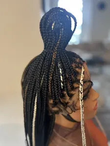 Ready to ship next day, knotless medium size multi color braided wig. Full lace 30 inch braided wig. Perfect gift