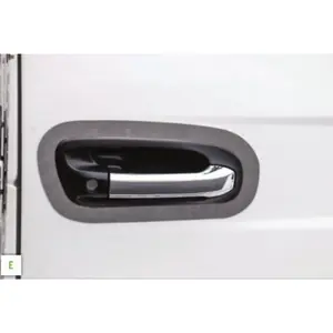 RoadWorks – Peterbilt 579 Door Handle Trim – N39000